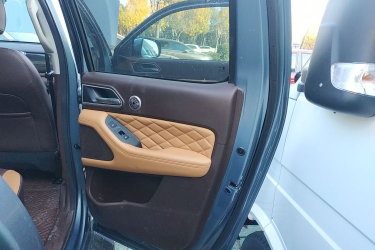 长城 炮 2021款 2.0T乘用全球版自动汽油四驱尊享型标箱拖挂版GW4C20B中控内饰7006