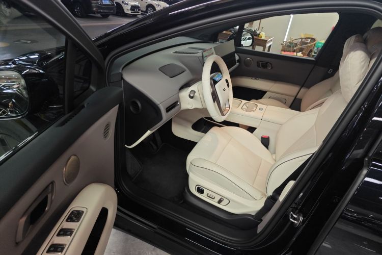 理想汽车 理想i6 2025款 两驱标准型中控内饰7003