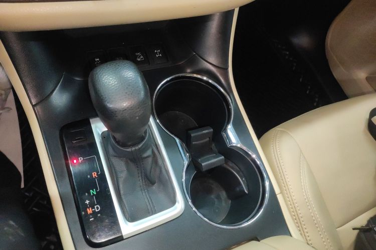 丰田 汉兰达 2021款 2.0T 四驱精英版 7座中控内饰18