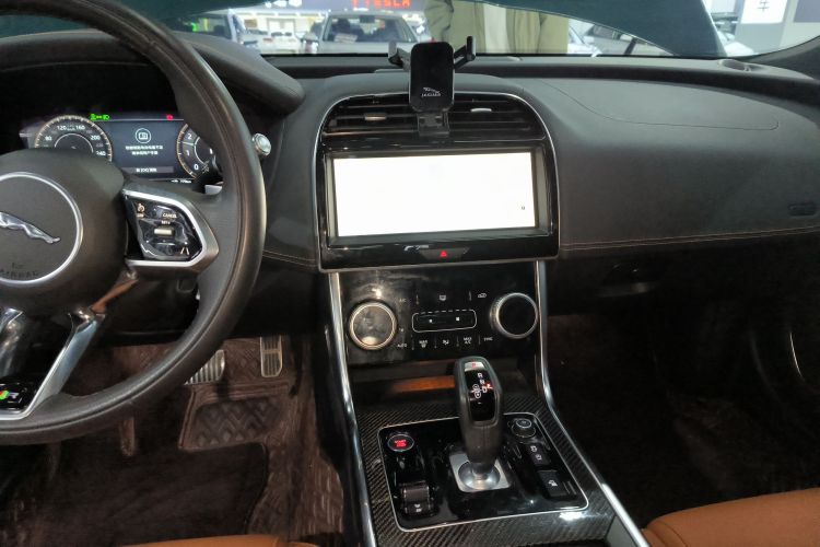 捷豹XEL 2021款 2.0T 250PS 曜黑运动版局部细节16