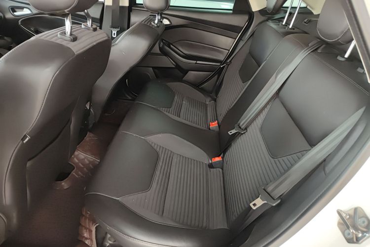 福特 福克斯 2017款 三厢 EcoBoost 180 自动精英型中控内饰21