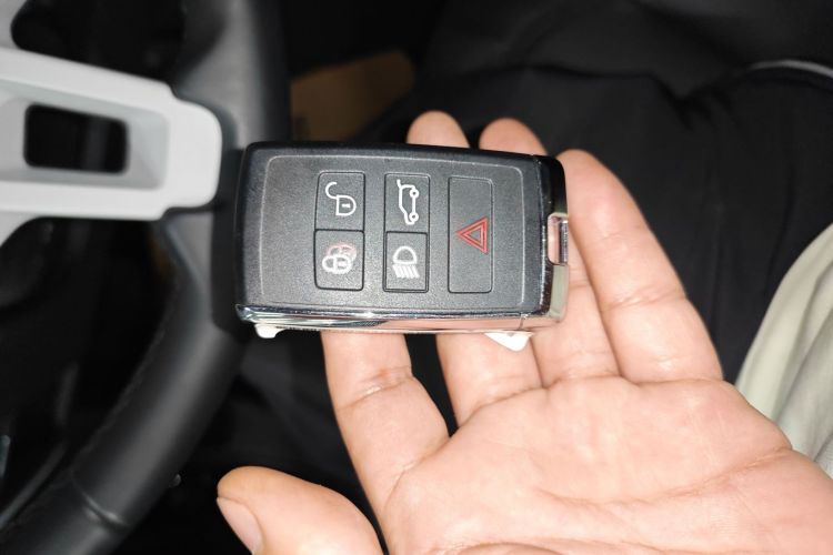 路虎卫士 2024款 110 3.0T P400 X-DYNAMIC HSE中控内饰7001