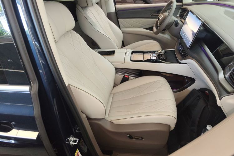 腾势D9 2022款 DM-i 970 四驱旗舰型局部细节41