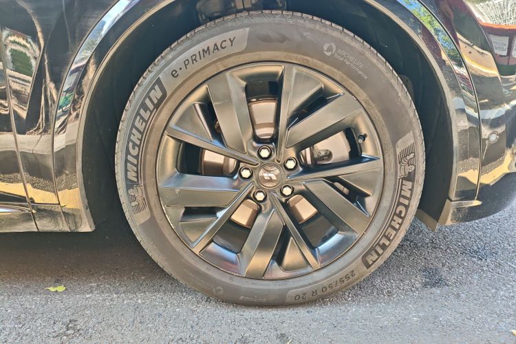 理想汽车 理想L8 2023款 Pro车身外观10