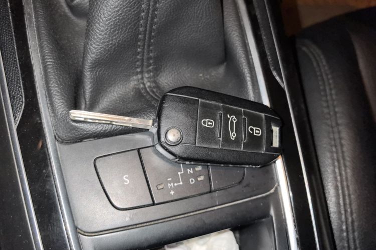 标致408 2014款 1.8L 自动豪华版中控内饰7001