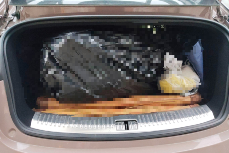 哪吒汽车 哪吒S 2022款 增程版 1160km 后驱中版中控内饰23