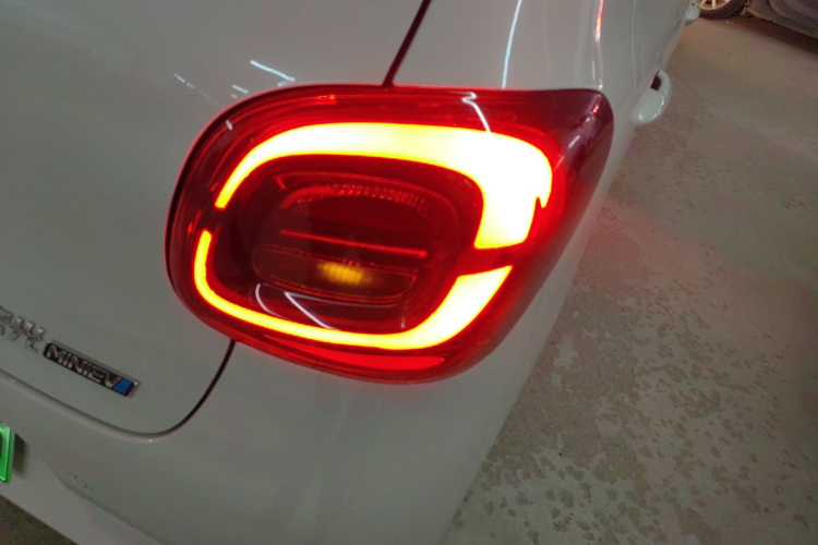 五菱汽车 宏光MINIEV 2025款 四门版 进阶款车身外观9