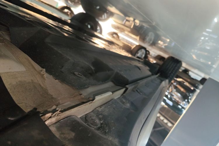 丰田C-HR 2020款 2.0L 豪华版局部细节9001