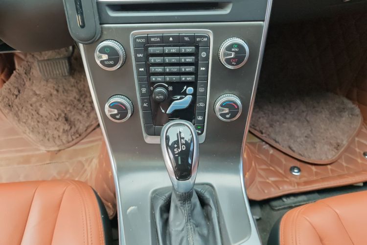 沃尔沃S60 2014款 S60L T5 智驭版中控内饰18