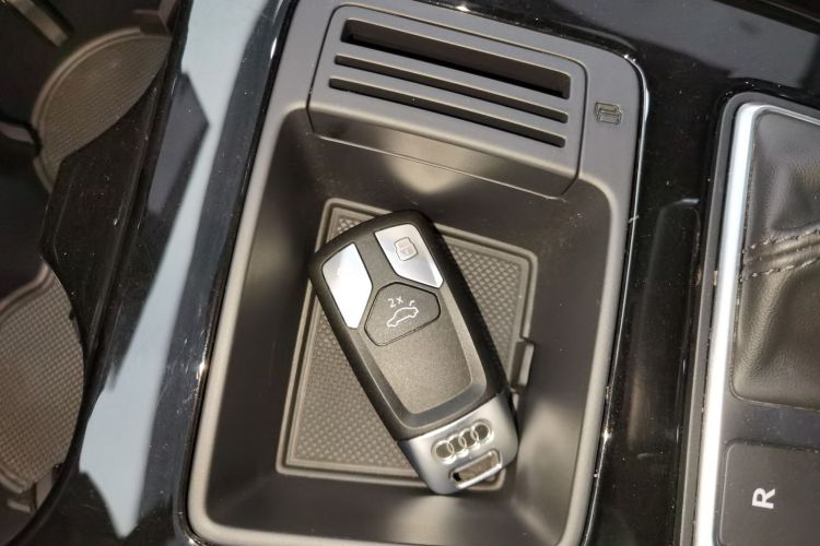 奥迪A4L 2023款 40 TFSI quattro 豪华动感型中控内饰11