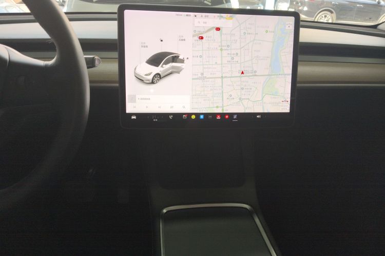 特斯拉 Model Y 2021款 长续航全轮驱动版中控内饰16