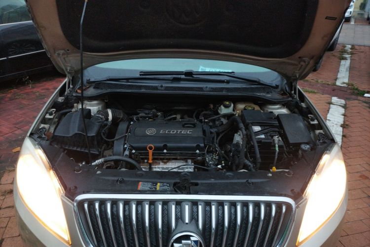 别克 英朗 2013款 GT 1.6L 自动时尚版机舱底盘24