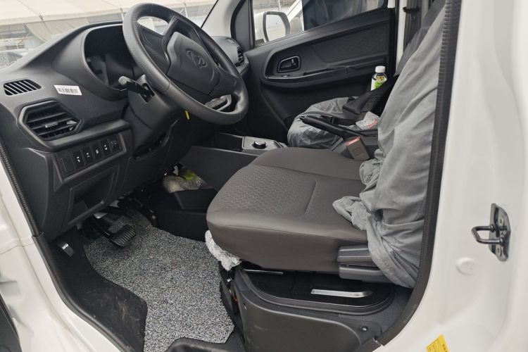 长安凯程 长安睿行EM60 2025款 客运版 舒适型 6座 300km 背掀门中控内饰19