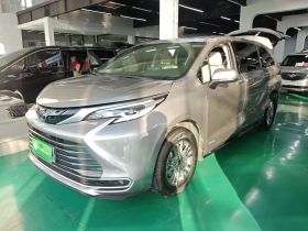 丰田 赛那SIENNA 2021款 2.5L混动 豪华版