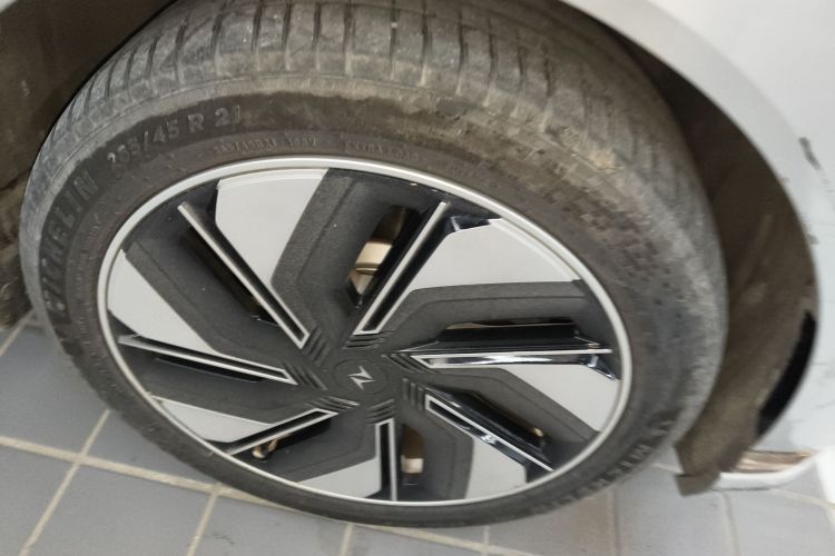 东风奕派 eπ008 2025款 636Ultra纯电版 5座车身外观10