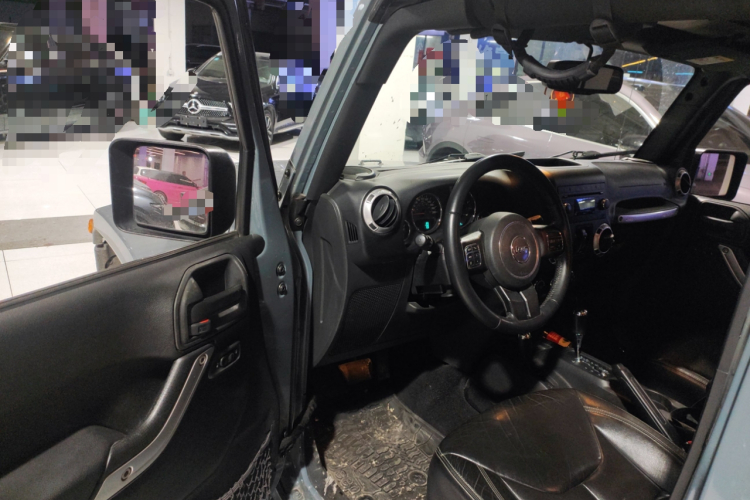 Jeep 牧马人 2015款 3.0L Sahara 四门舒享版中控内饰7003