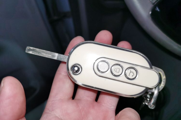 五菱汽车 宏光MINIEV 2022款 马卡龙臻享款 磷酸铁锂中控内饰7001