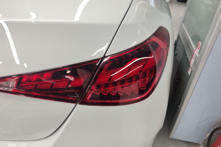 奔驰C级 2023款 改款 C 260 L 运动版车身外观9