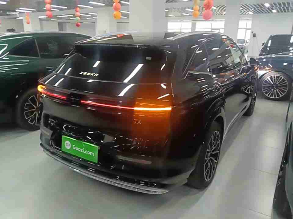 车辆右后45度角外观