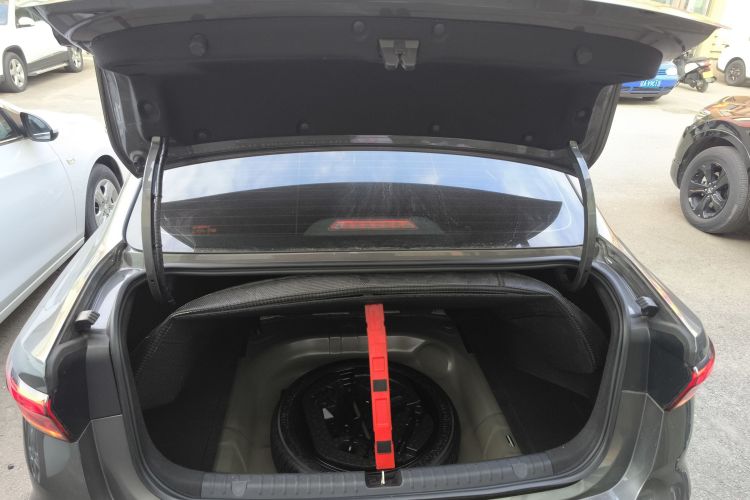 吉利汽车 帝豪 2023款 第4代冠军版 1.5L CVT豪华型机舱底盘23