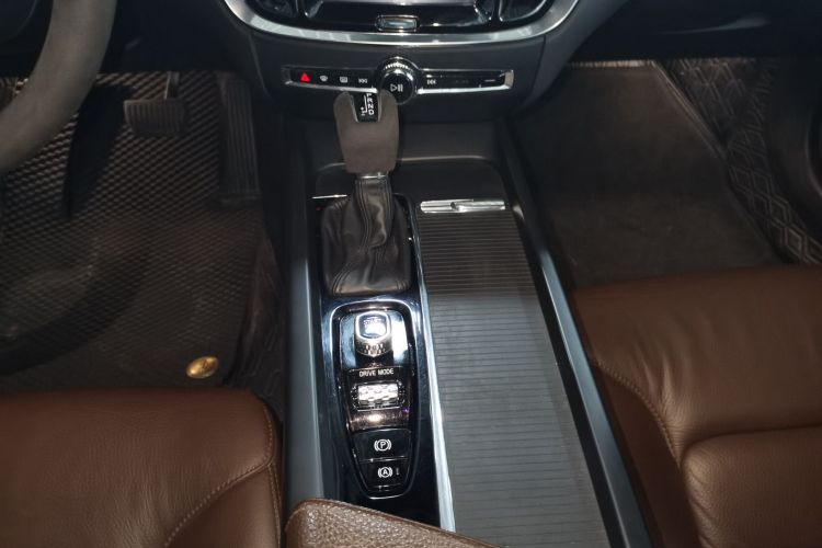 沃尔沃S60 2020款 T4 智逸豪华版中控内饰18