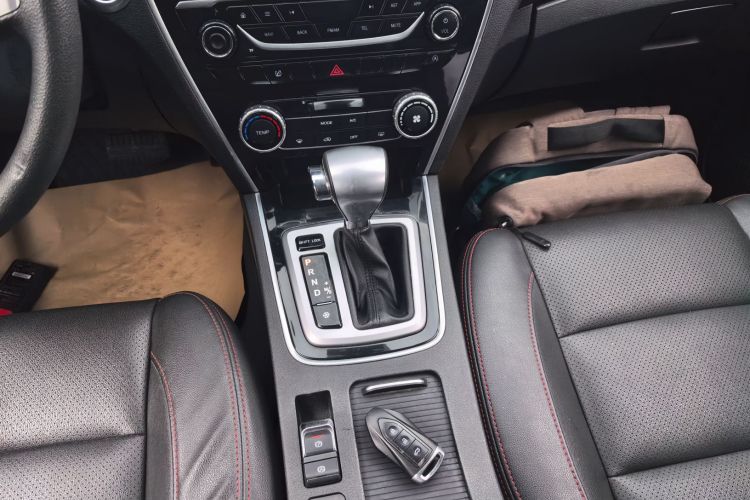 猎豹汽车 猎豹CS10 2017款 1.5T CVT精英型中控内饰18