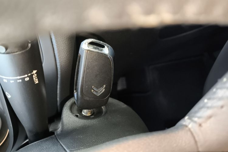 雪铁龙C5 2014款 1.6T 自动尊享型中控内饰7001