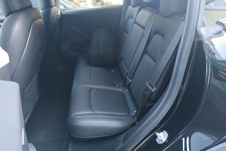 特斯拉 Model Y 2022款 长续航全轮驱动版中控内饰21