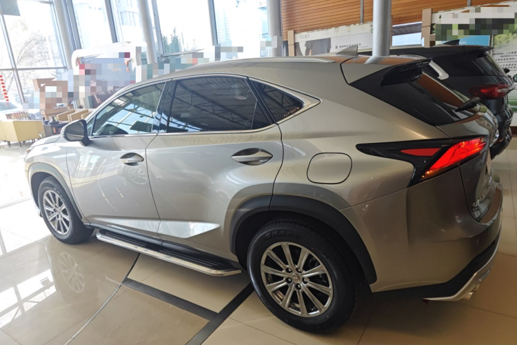 雷克萨斯NX 2016款 200 全驱 锋尚版车身外观4