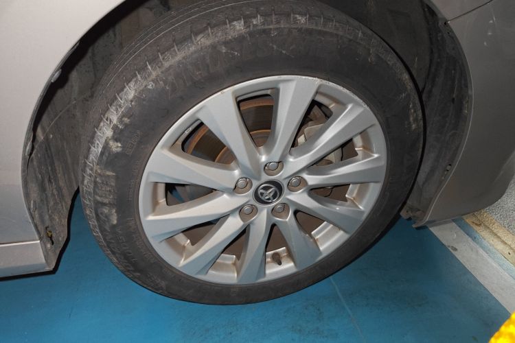 丰田 凯美瑞 2018款 2.0G 豪华版车身外观10