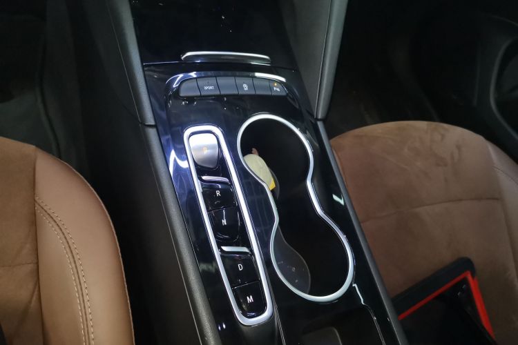 别克 君威 2023款 552T 智享型中控内饰18