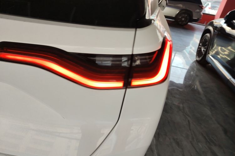 蔚来ES8 2020款 415KM 六座版车身外观9