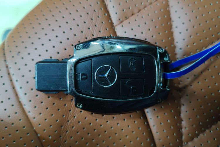 奔驰 威霆 2018款 2.0T 精英版 7座 国V中控内饰7001