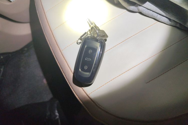 吉利银河 2024款 200km 熊猫卡丁中控内饰11