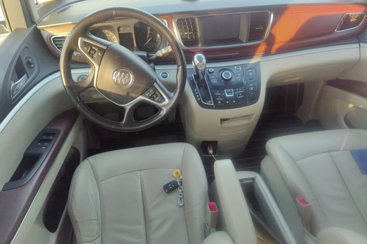 别克GL8 2017款 25S 豪华型 国V中控内饰12