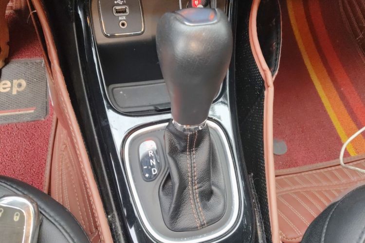 Jeep 指南者 2019款 220T 自动家享版中控内饰18