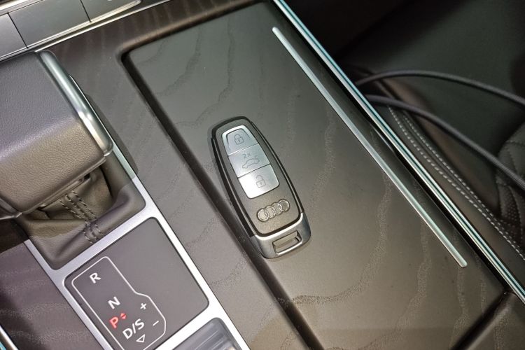 奥迪A6L 2025款 45 TFSI quattro 臻选动感型中控内饰11