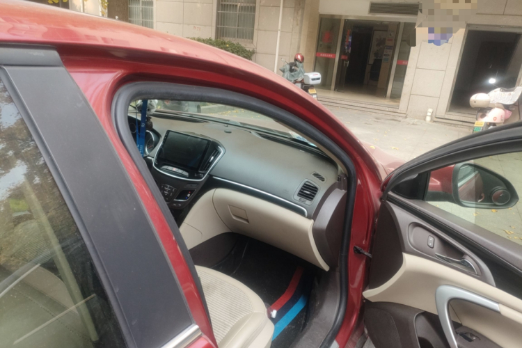 别克 君威 2015款 2.0L 领先时尚型局部细节9005