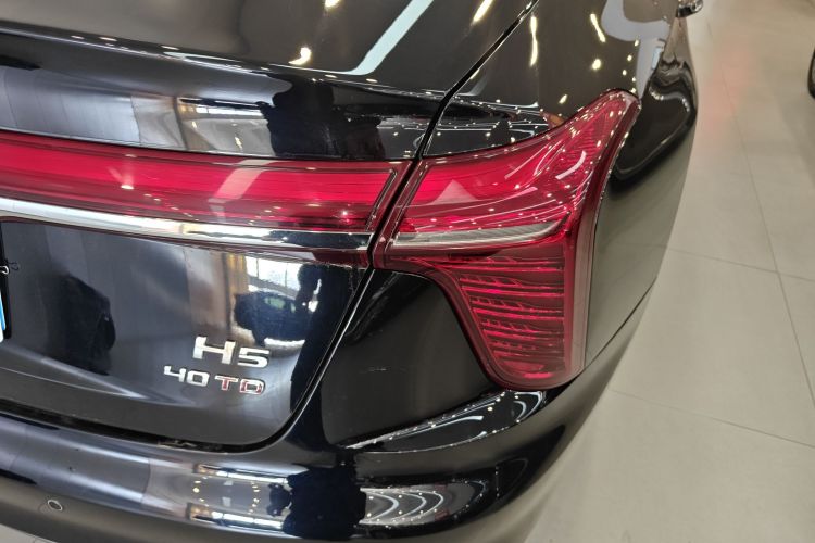 红旗H5 2024款 2.0T 自动智联旗畅版车身外观6005