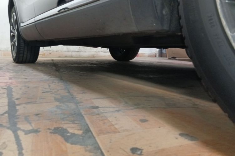 红旗HS5 2019款 2.0T 智联旗享四驱版机舱底盘29