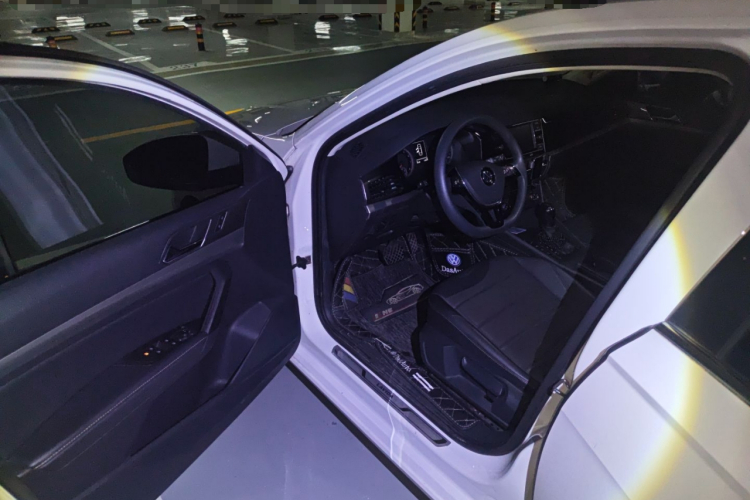 大众 朗逸 2018款 1.5L 自动舒适版 国V中控内饰20