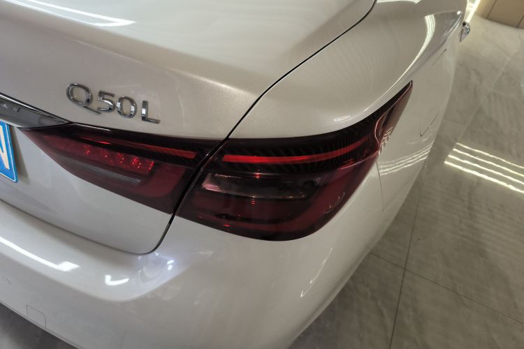 英菲尼迪Q50L 2018款 2.0T 舒适版 国VI车身外观9