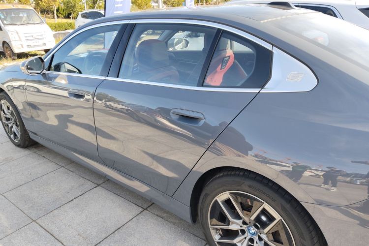 宝马i5 2024款 eDrive 35L 尊享型 豪华套装车身外观6003