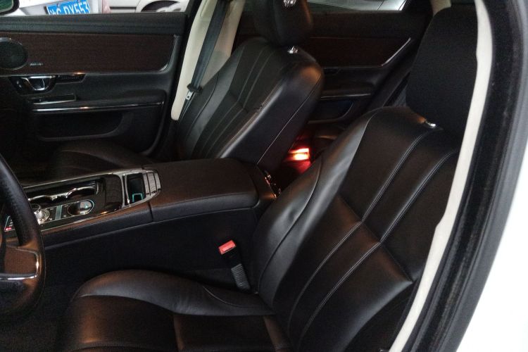 捷豹XJ 2015款 XJL 3.0 SC 典雅商务80周年典藏版局部细节19