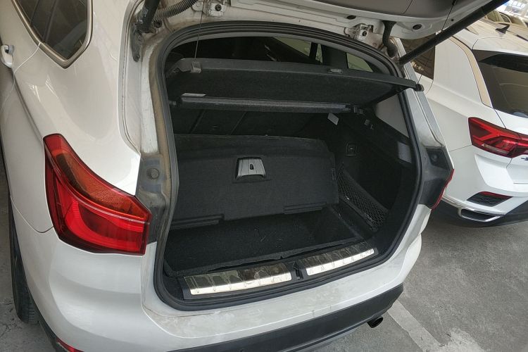 宝马X1 2016款 sDrive20Li 豪华型机舱底盘23