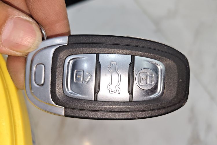 红旗HS5 2022款 改款 2.0T 智联旗享版中控内饰11