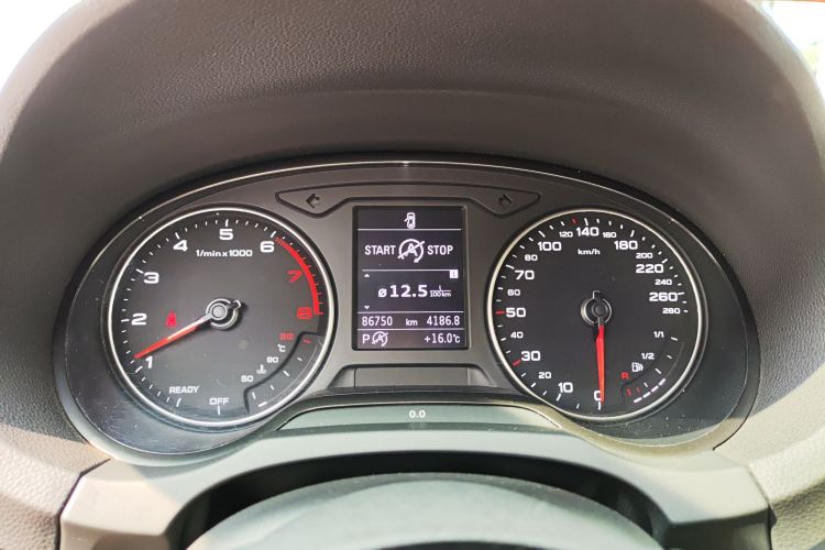 奥迪A3 2018款 30周年年型 Limousine 35 TFSI 时尚型中控内饰14