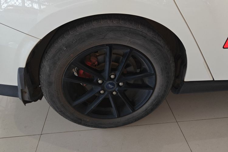 福特 福克斯 2018款 三厢经典 EcoBoost 180 自动精英型车身外观56