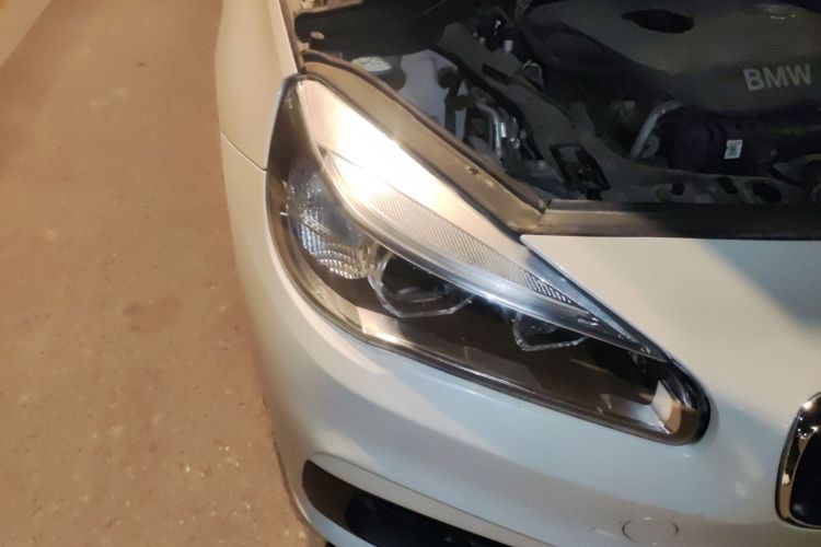 宝马2系旅行车 2016款 218i 领先型车身外观8