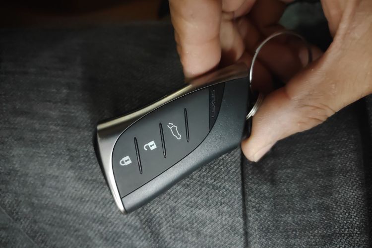 雷克萨斯RZ 2023款 450e 四驱纵享版中控内饰7001